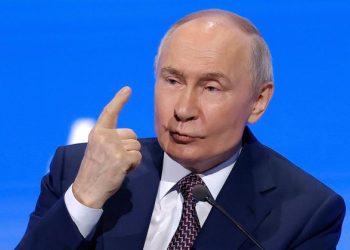 Marc Champion: Trump is desperate for deal, and brazen Putin is playing him