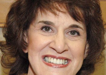 Ruth Buzzi, comedy sketch player on groundbreaking series “Laugh-In,” dies at age 88